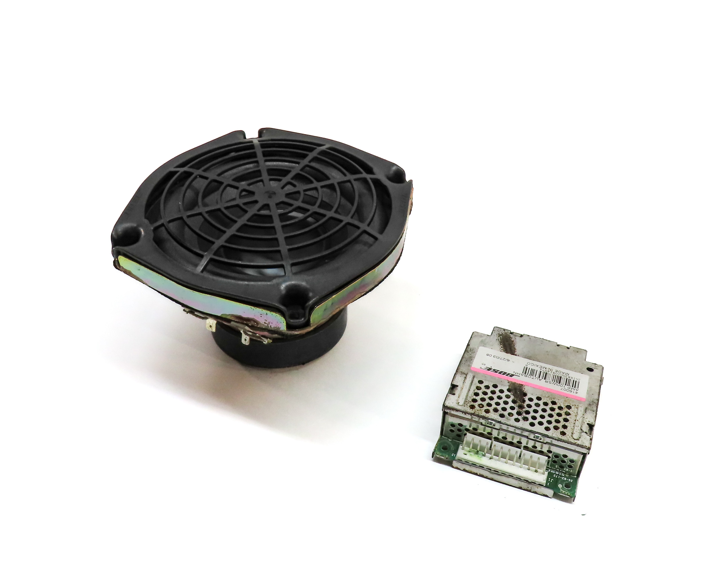 2004 PORSCHE CAYENNE (955) RADIO STEREO BOSE AUDIO SOUND SYSTEM SUBWOOFER w/ AMP — exact item pictured